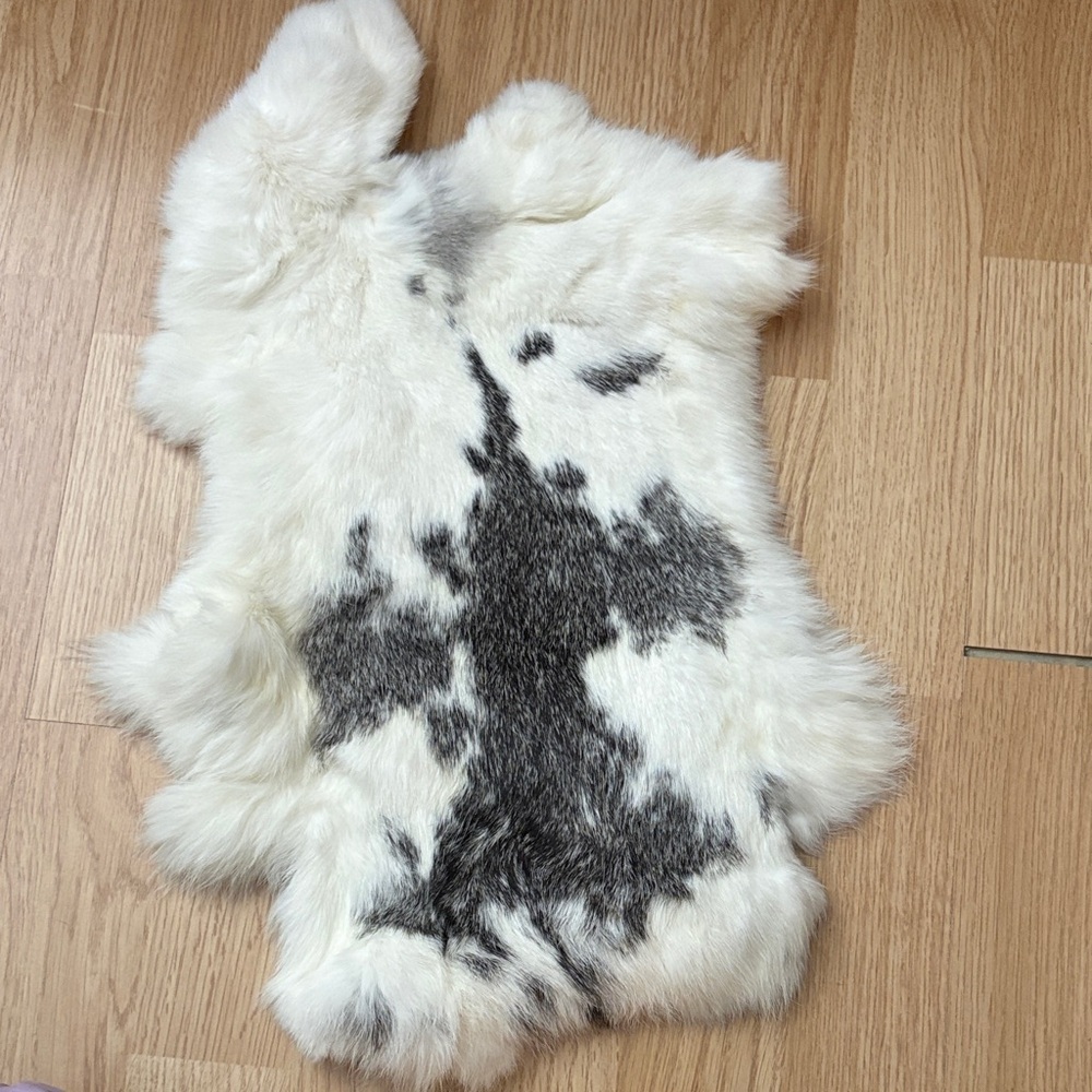 A198 White Black Spotted Rabbit Fur Pelt for Crafts
